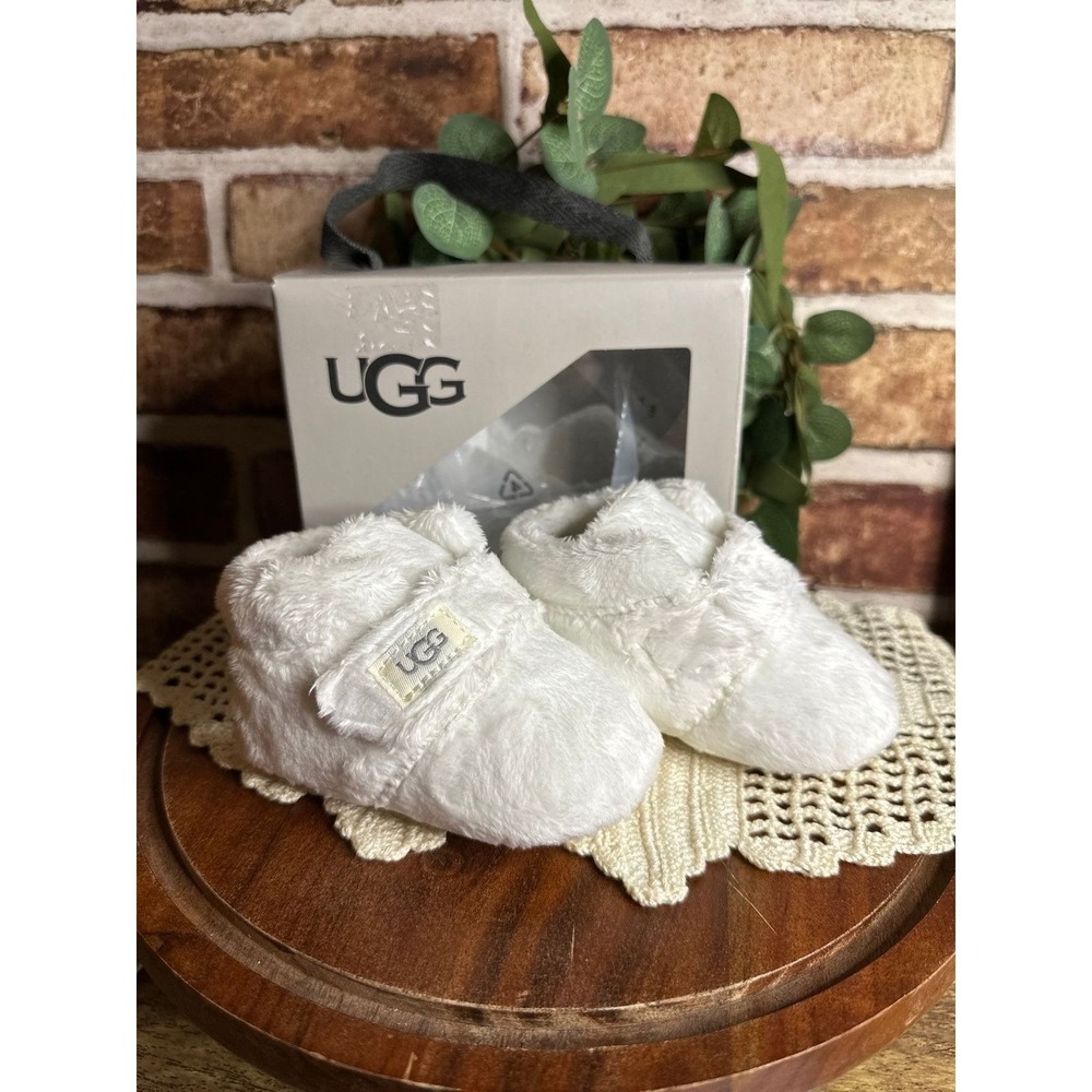 NIB UGG Baby Bixbee Booties White Furry Size 6-12 months